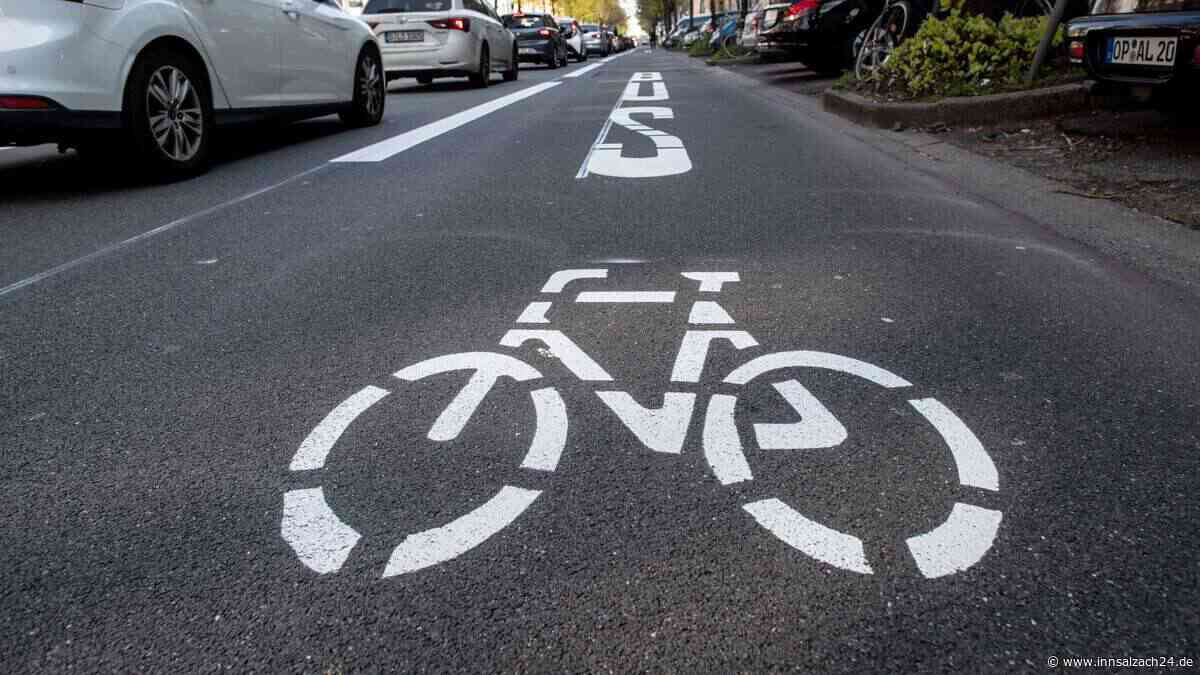 Fahrradsturz unter Alkoholeinfluss: Mann (80) verletzt