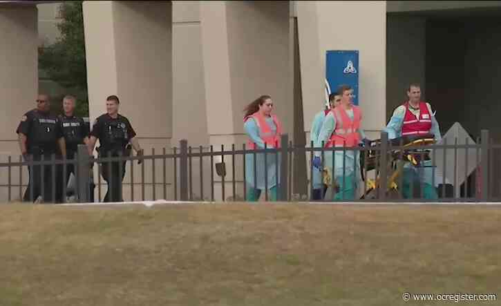 Shooter kills 2, wounds others, is dead at Florida Navy base