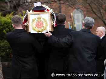 Veterans gather among crowds to say goodbye to ex-soldier