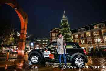 Wie heeft de Mini gewonnen waarin de Arnhemse sigarenboer rondjes rijdt?