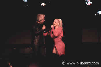Christina Aguilera & Alejandro Fernández Perform 'Hoy Tengo Ganas de Ti' in Mexico