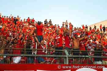 Nîmes réduit à neuf perd à la pause sur un penalty de Lyon