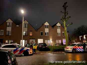 Politie schiet man met mes in been bij woning in Arnhem na melding van huiselijk geweld
