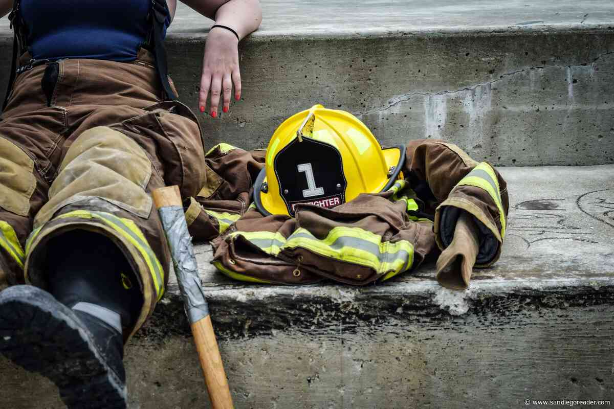 Fireman&#39;s outfit, pristine cello, 1 million sports cards
