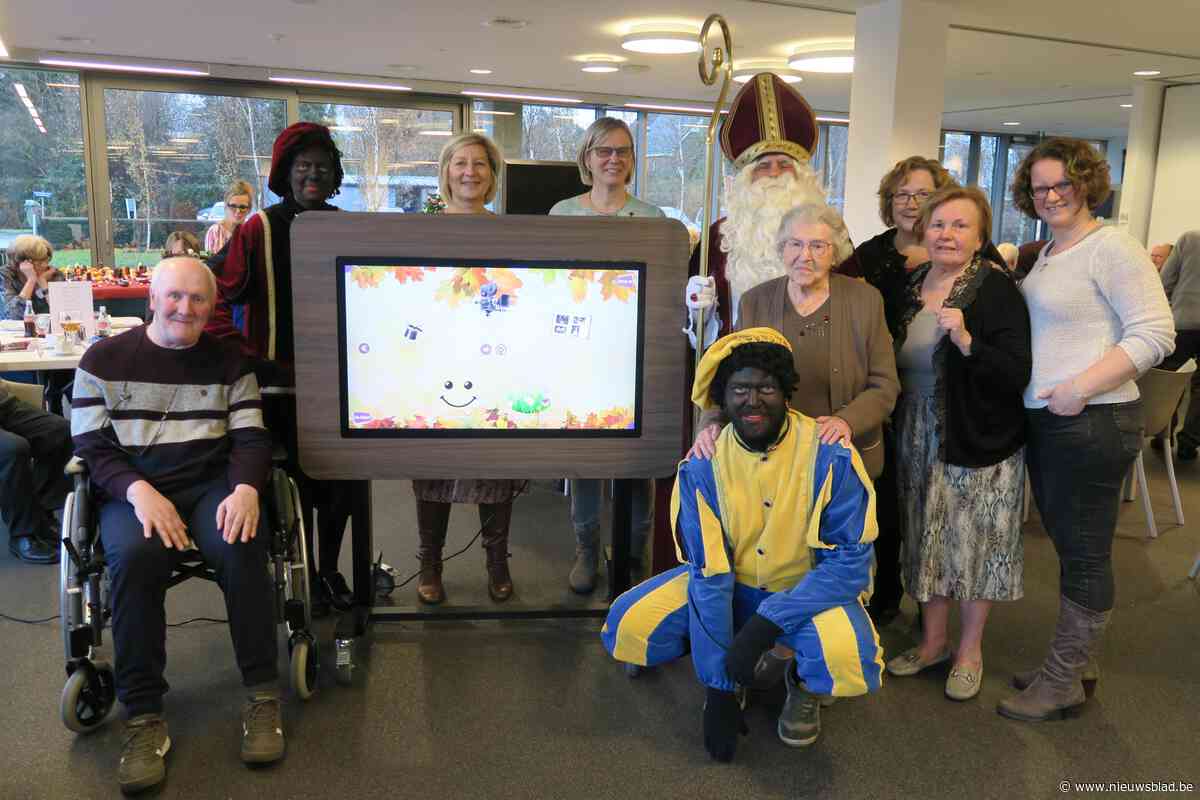 Sint scoort in woonzorgcentrum met PlayStation voor ouderen