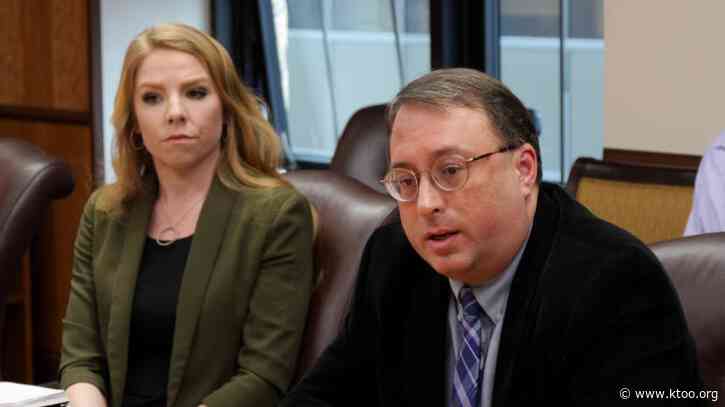 Alaska state government forecasts lower revenue for this year and next