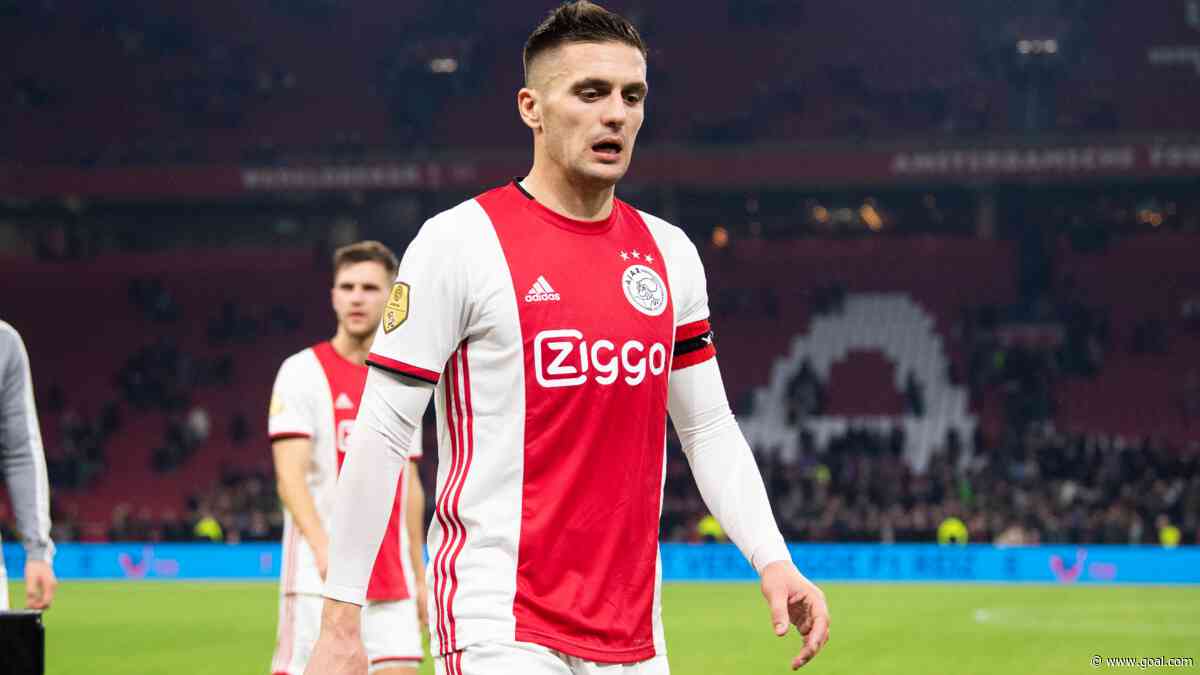 "De verhalen dat Ajax zestien basisspelers heeft kunnen even de prullenbak in"