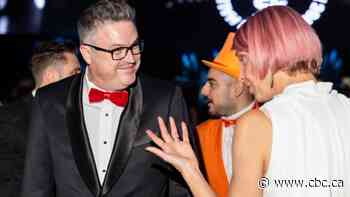 Here's how many Canadians get a holiday bonus