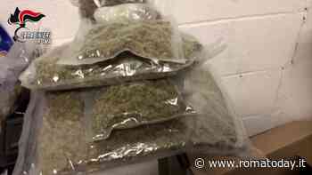 Fermato con alcune dosi di 'fumo' in tasca, in casa un supermarket della droga