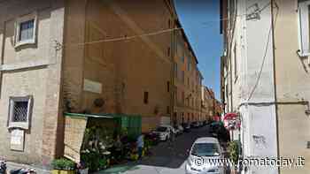 Monti: molesta i passanti, poi colpisce agente con un pugno