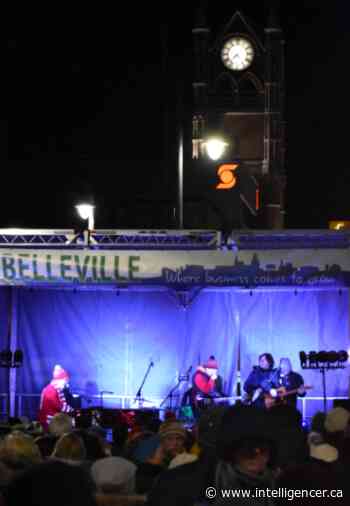 Enchanted market pulls big crowd into downtown