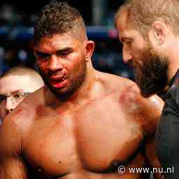 Overeem verliest UFC-gevecht met Rozenstruik in laatste seconden
