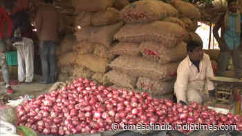 Onions being sold at Rs 200/kg in Bengaluru, Ludhiana