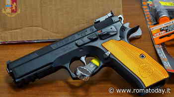 Refurtiva, munizioni ed una pistola semiautomatica in casa: denunciati per ricettazione