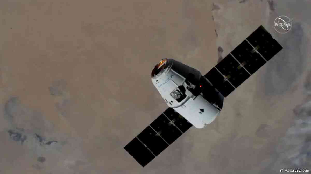 SpaceX Dragon Arrives at Space Station with 'Robot Hotel,' Mice and More NASA Gear