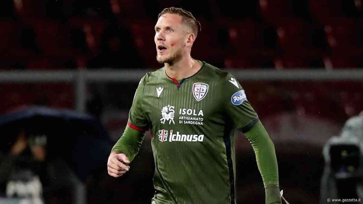 Lecce-Cagliari, Olsen dopo l'espulsione: "Mi scuso con tutti"