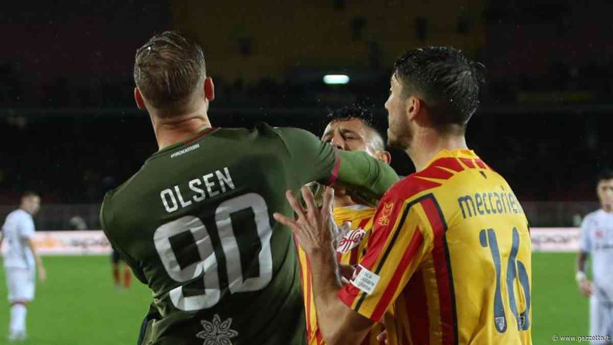 Serie A, Lecce-Cagliari 2-2: in gol Joao Pedro, Nainggolan, Lapadula e Calderoni