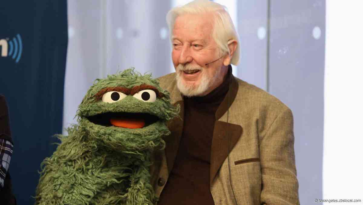 Sesame Street Puppeteer Caroll Spinney Dies At Age 85