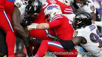 Ravens lead 10-6 in defensive struggle with Bills