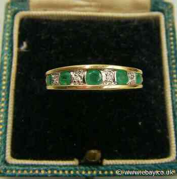 An Attractive Hallmarked 9ct Gold Natural EMERALD & Diamond Set Ring Band.