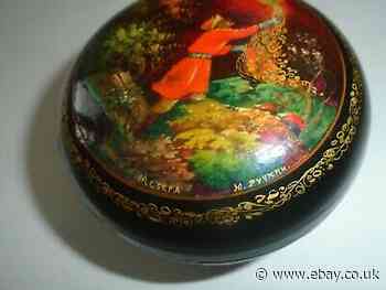 Lovely vintage 1962 Russian hand painted lacquered box with original paperwork