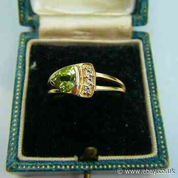 An Attractive Hallmarked 9ct Gold GEMS TV Natural PERIDOT & Topaz Ring!
