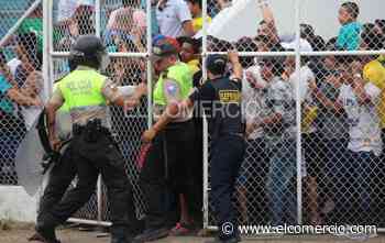 Aglomeración generó inconvenientes en el ingreso al estadio Nueve de Mayo