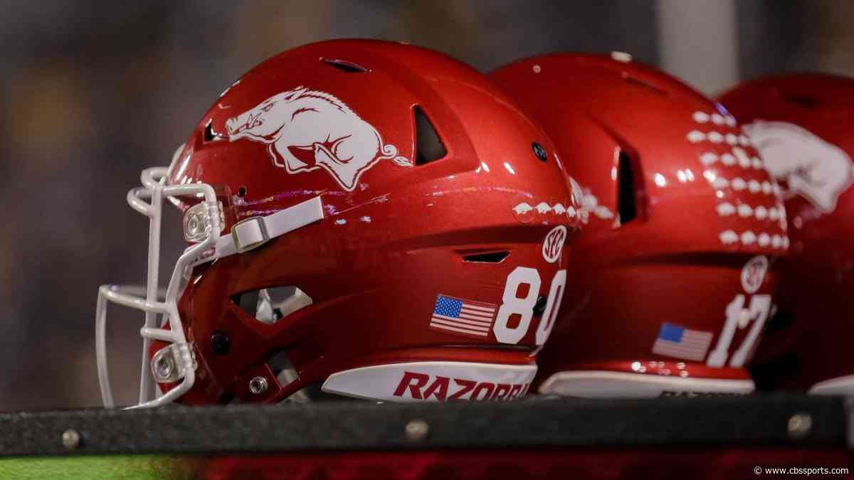 Georgia offensive line coach Sam Pittman emerges as Arkansas' leading candidate