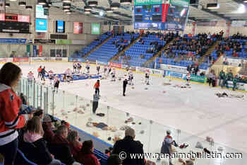 Nanaimo Clippers score teddy bears, win one on weekend