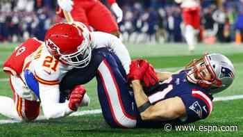 Patriots, Chiefs exchange trick plays in first half