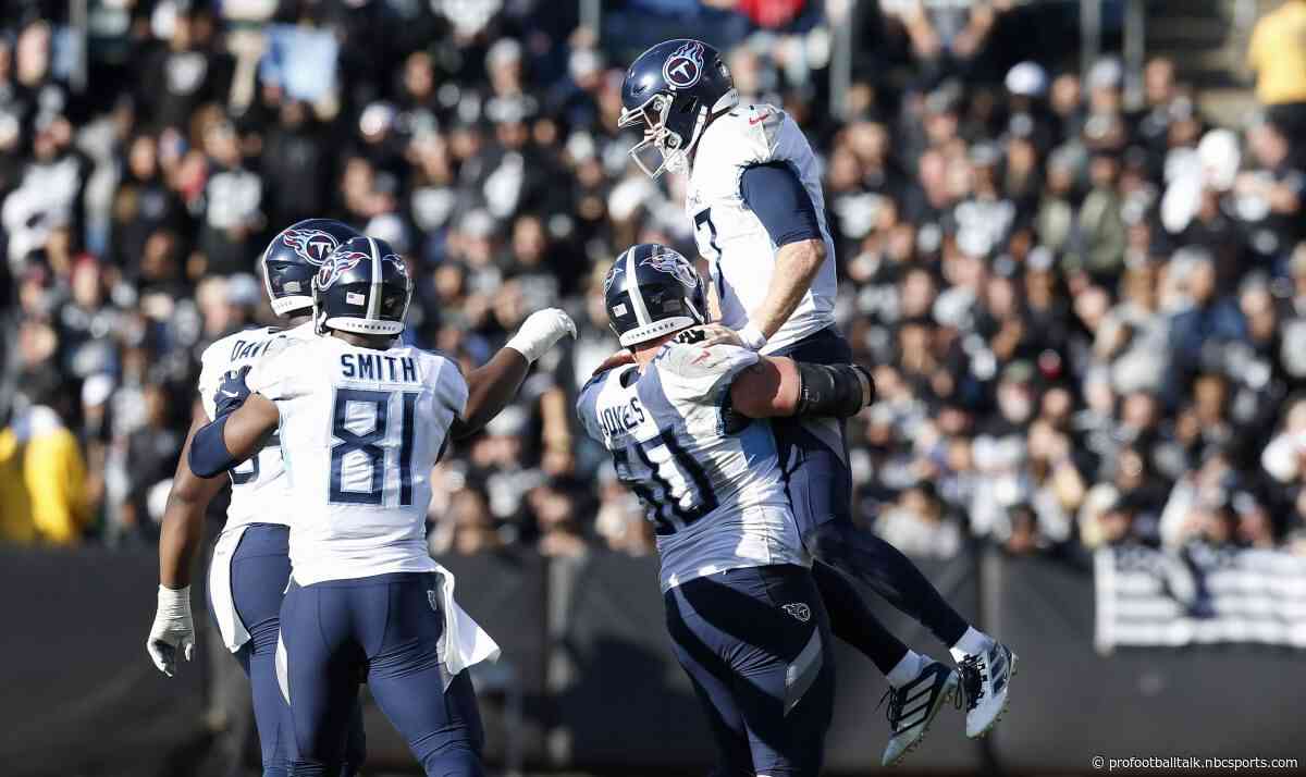 Raiders score with 24 seconds left in half to forge 21-21 tie with Titans