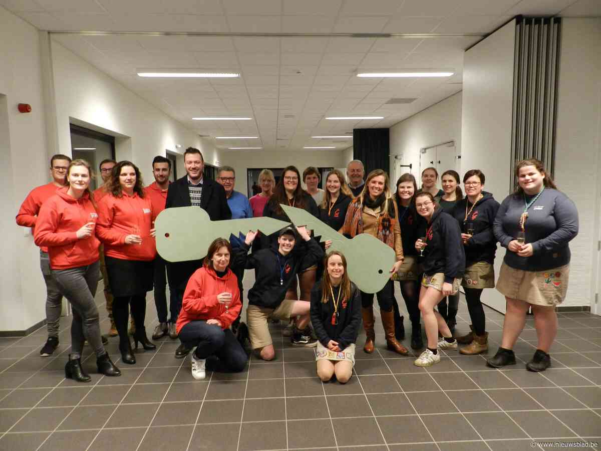 Stekelbees, meisjeschiro en jeugdhuis krijgen symbolisch de sleutel van nieuwe lokalen