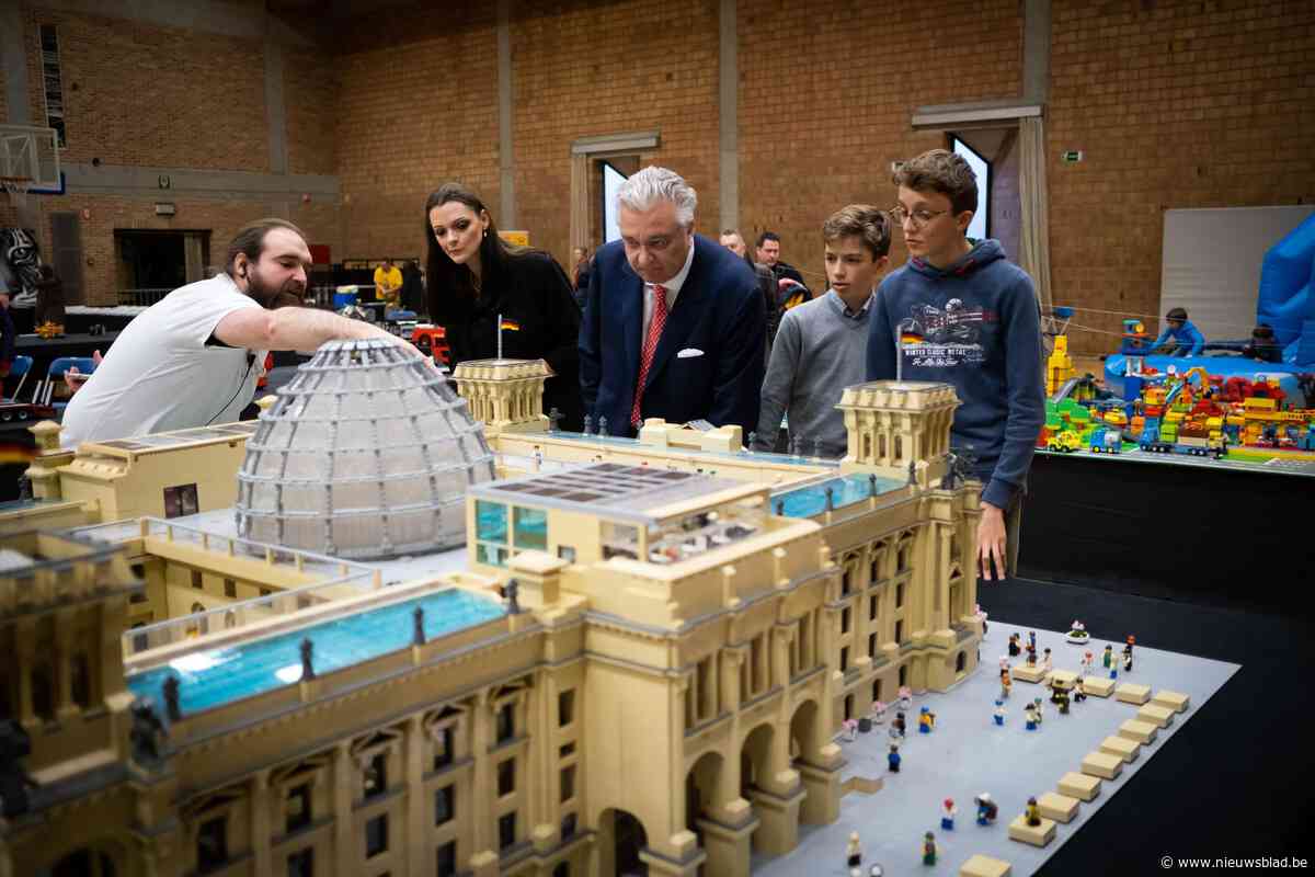 Prins Laurent en zonen bezoeken Lego-expo