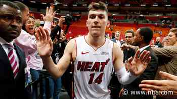 Herro's hot shooting closes out Chicago