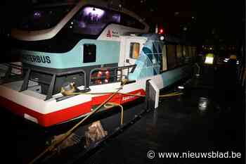 Veertien gewonden na botsing Waterbus