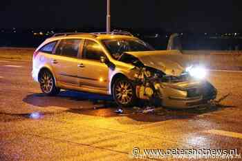 #Uithoorn - Auto ramt lijnbus Uithoorn, bestuurder spoorloos