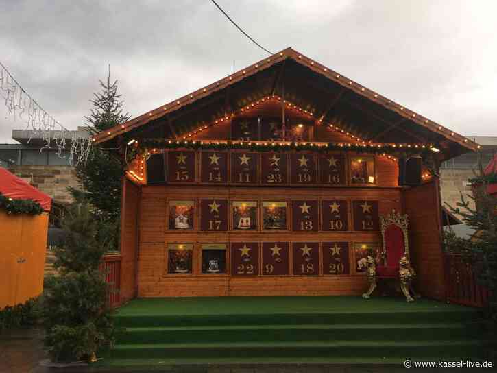 Kinderchor singt am Adventskalender