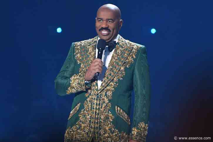 Steve Harvey Seemingly Mixes Up Names At Miss Universe Pageant Again