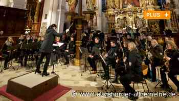 Die Stadtkapelle Landsberg spielt Musik zwischen Himmel und Erde