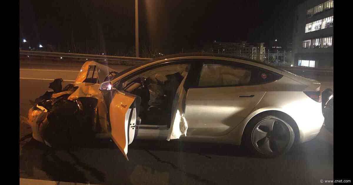 Tesla Model 3 crashes into police car with Autopilot engaged - Roadshow