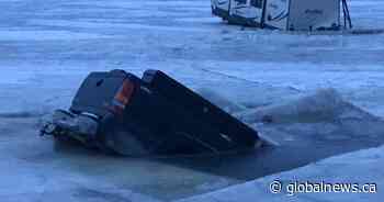 ‘It isn’t safe yet’: Trucks fall through the ice on Lake Winnipeg