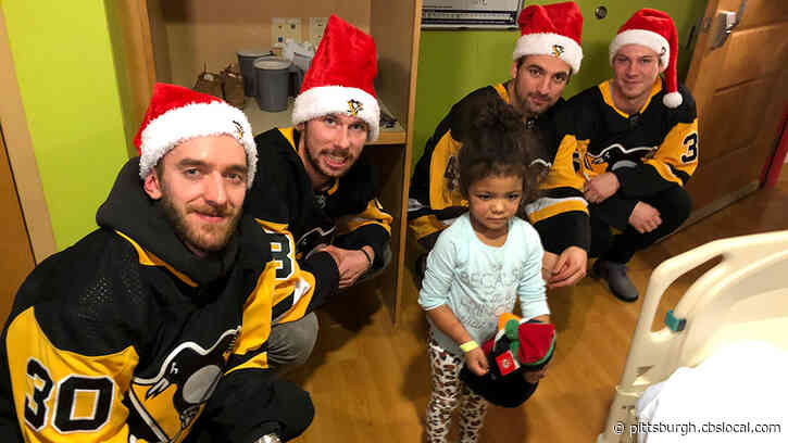 Pittsburgh Penguins Bring Holiday Cheer During Visit With Children’s Hospital Patients