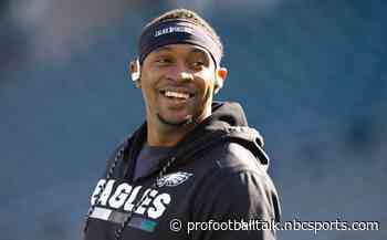 Alshon Jeffery carted to locker room following non-contact injury