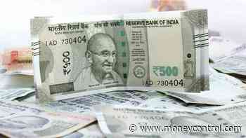 Rupee settles 12 paise up at 70.92 against US dollar