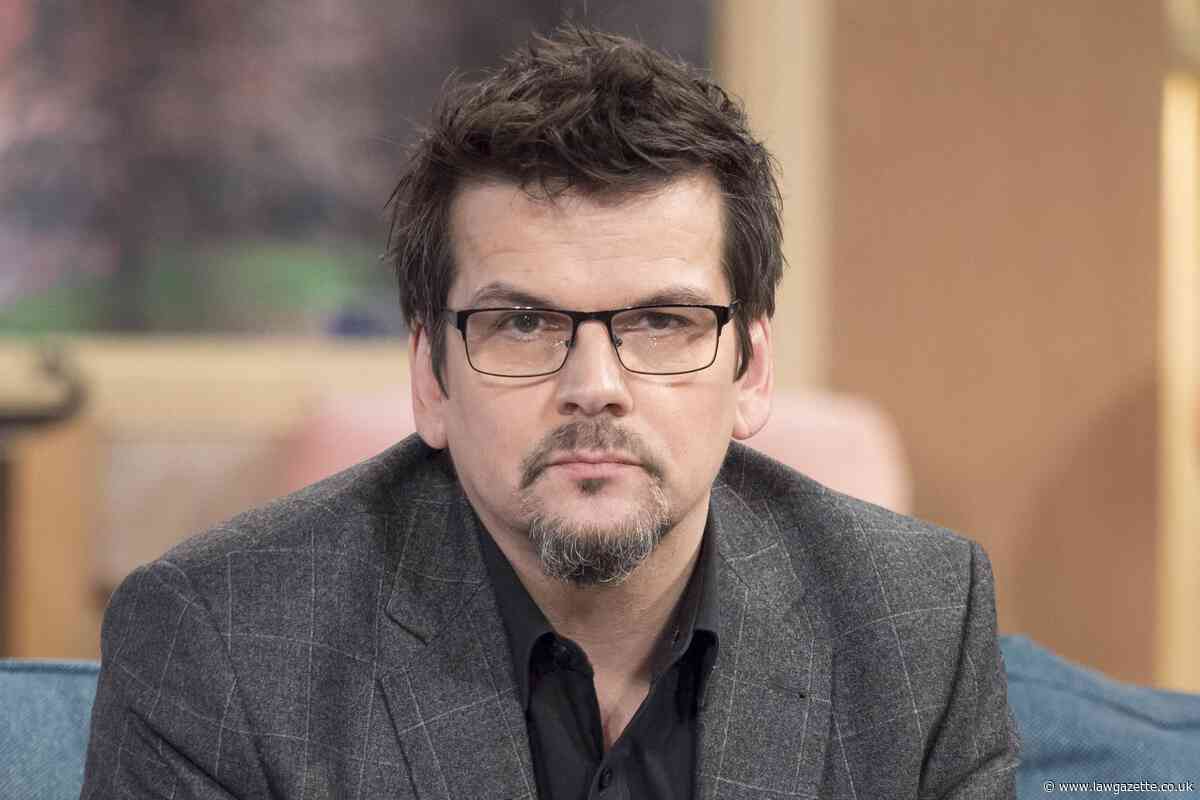 'Heir hunter' agrees £40,000 damages over defamatory emails