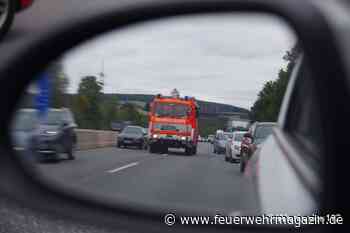 Unfälle in Rettungsgasse: zwei Einsatzfahrzeuge verwickelt