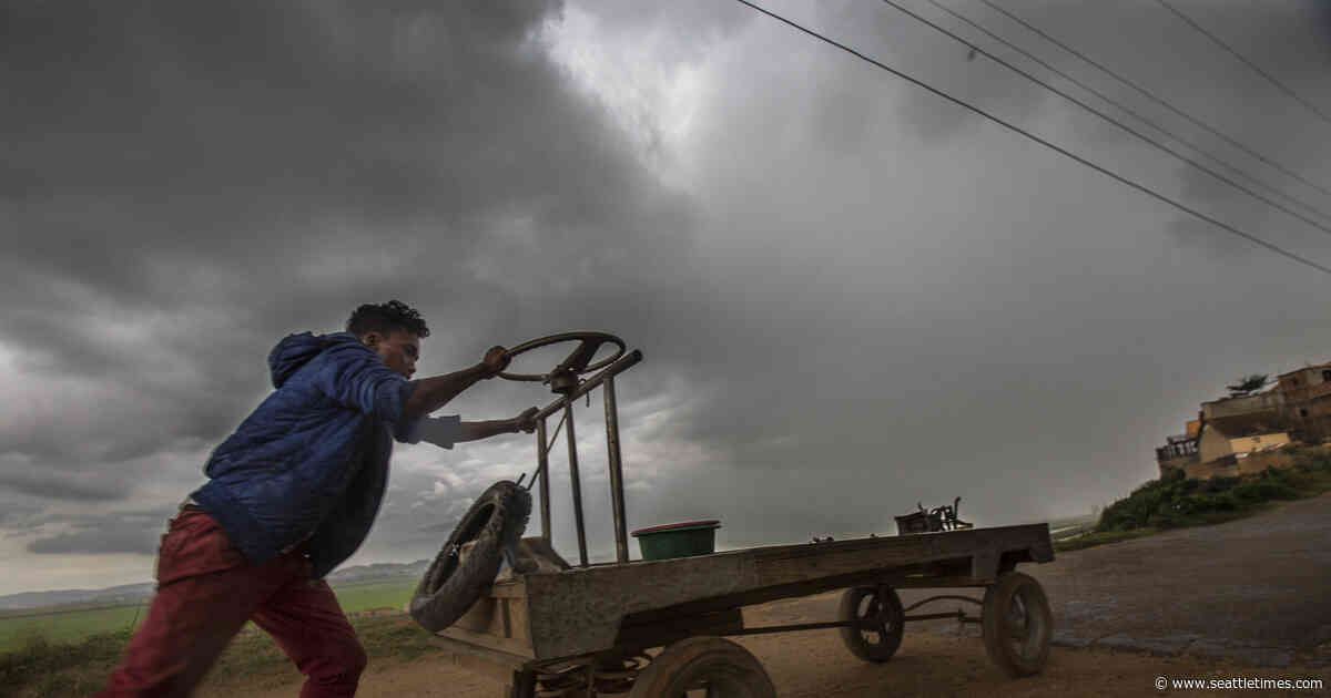 Cyclone hits Madagascar, killing 2 and making 1,400 homeless