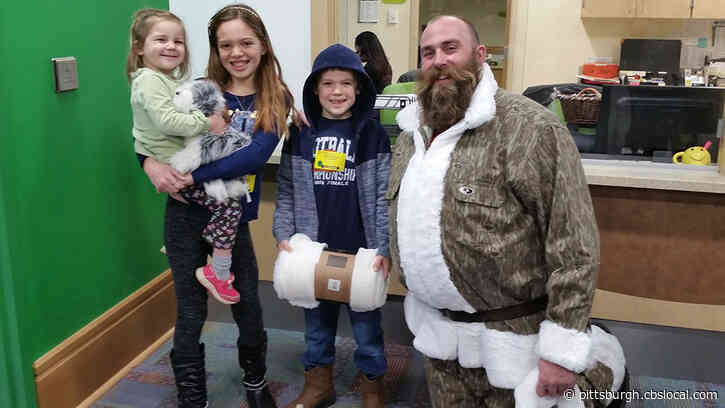Former Pittsburgh Steelers Defensive End Brett Keisel Delivers Gifts To Children’s Hospital As Camo Santa