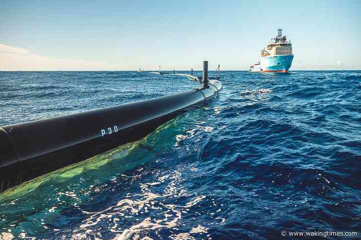 A Giant Floating Machine is Now Cleaning Up the Great Pacific Garbage Patch