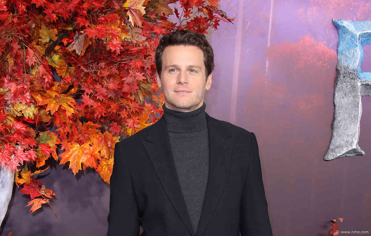 ‘Matrix 4’: Jonathan Groff of ‘Mindhunter’ to join Keanu Reeves in sequel